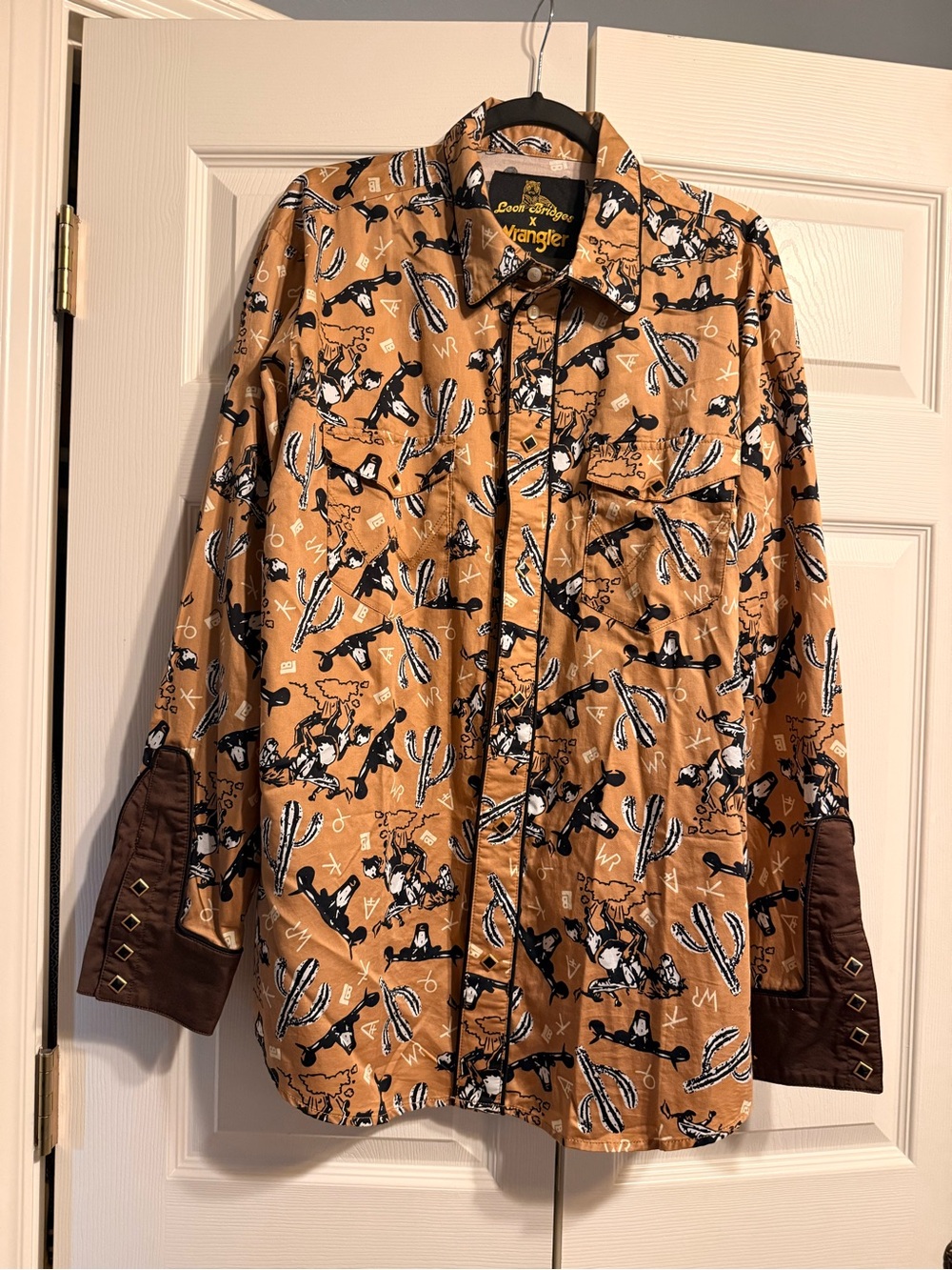 Wrangler Leon Bridges  Woman’s Western Print Brown Button-Up Shirt shirt NWT